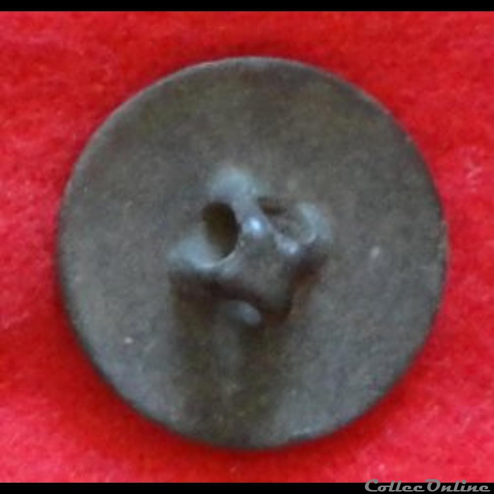 vetement et accessoire bouton militaire 32 eme infanterie de ligne 1762 1792