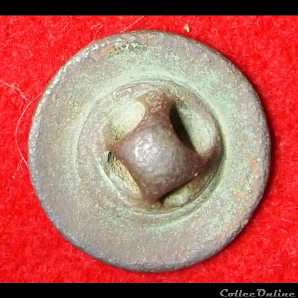 vetements et accessoires boutons militaires 4 eme infanterie de ligne 1762 1775 ou 1779 1791