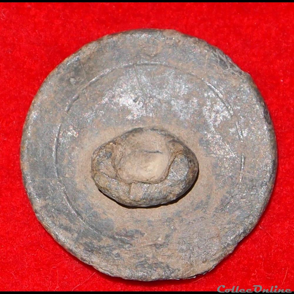 vetements et accessoires boutons militaires 2 eme infanterie de ligne 1776 1779