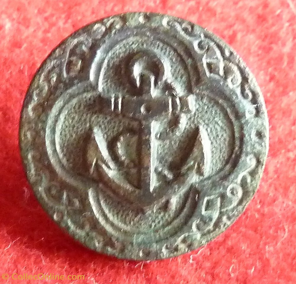 Marine (?) - a id Marine francaise ou etragere ou bouton civil ? vetements accessoires boutons marine a id marine francaise ou etragere ou bouton civil
