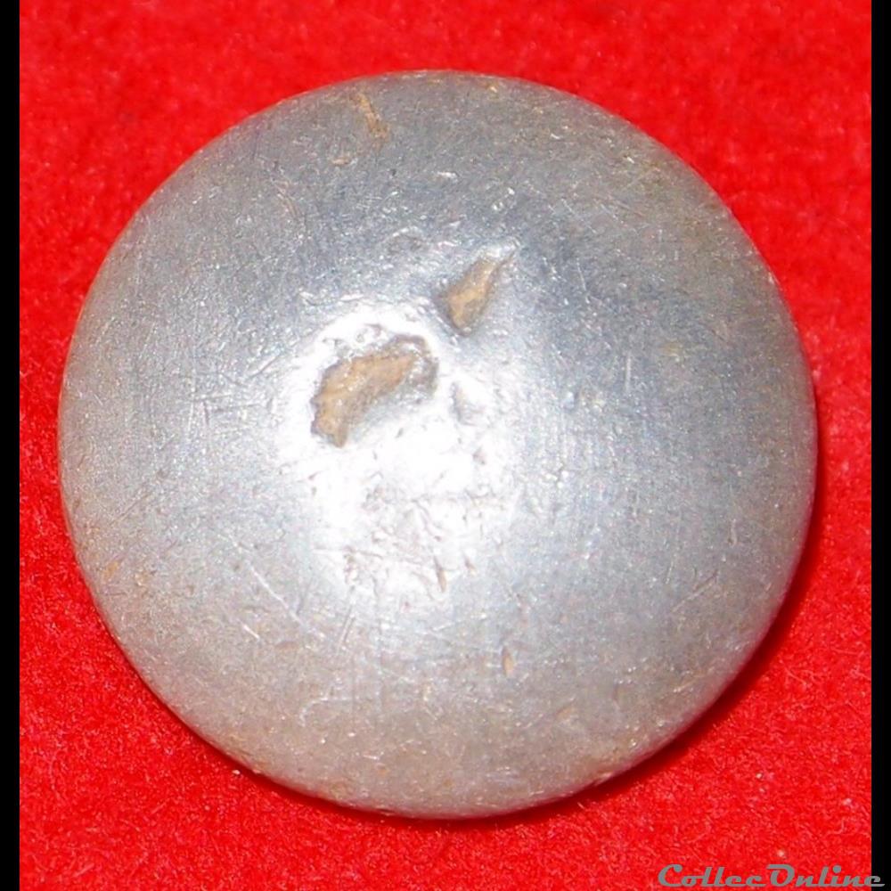 vetement et accessoire civil bouton