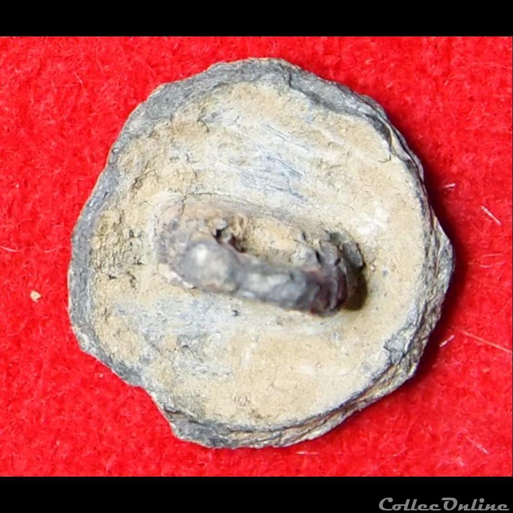 vetements et accessoires boutons militaires armee de terre 9 eme chasseurs a pied 1837 1871
