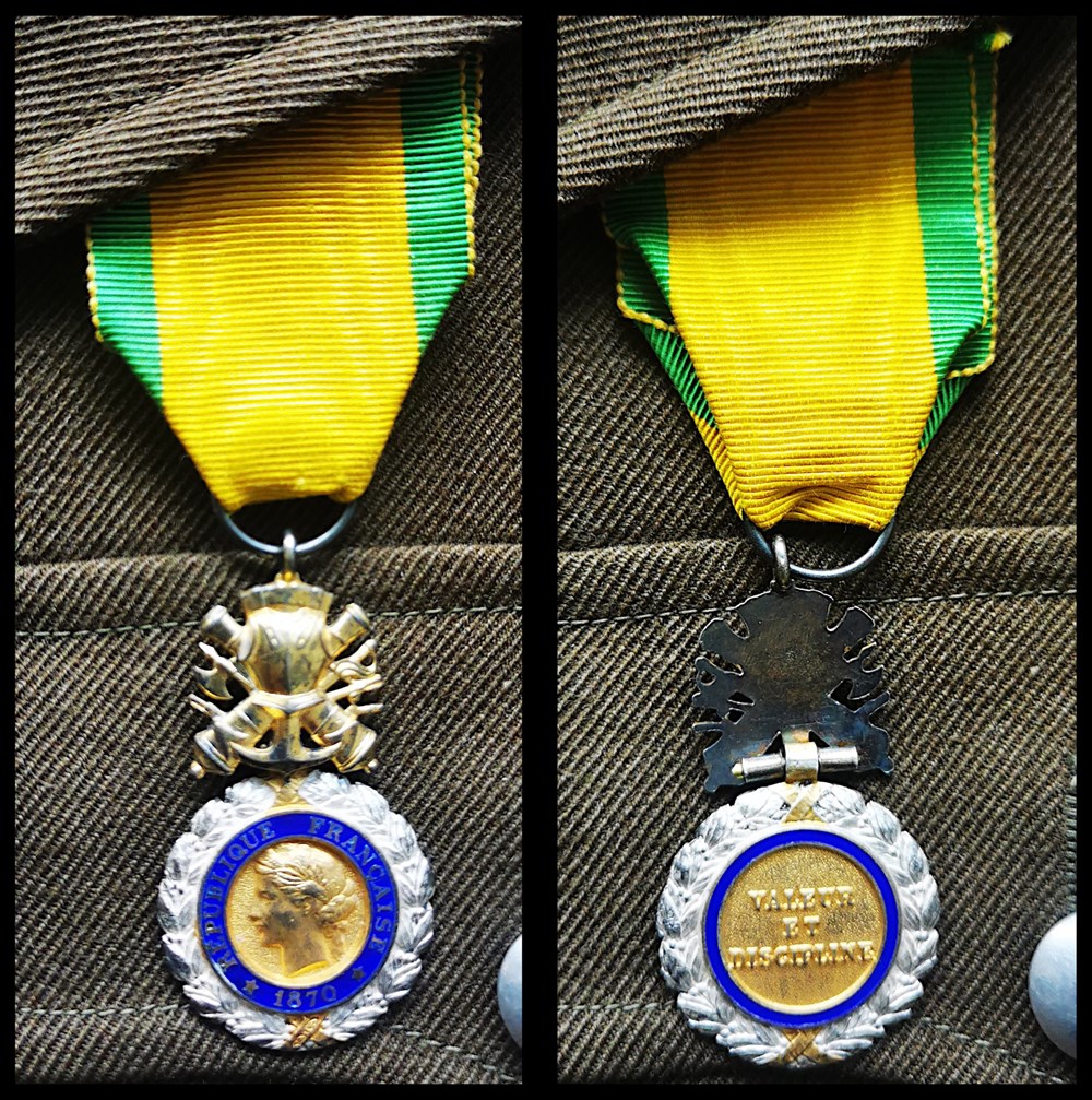militaria medailles insignes medaille militaire 1852