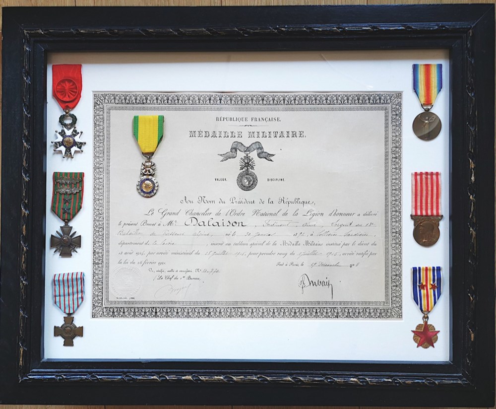 Diplôme de la Médaille Militaire et médailles d'un lieutenant de réserve. france diplome de la medaille militaire et medailles un lieutenant de reserve