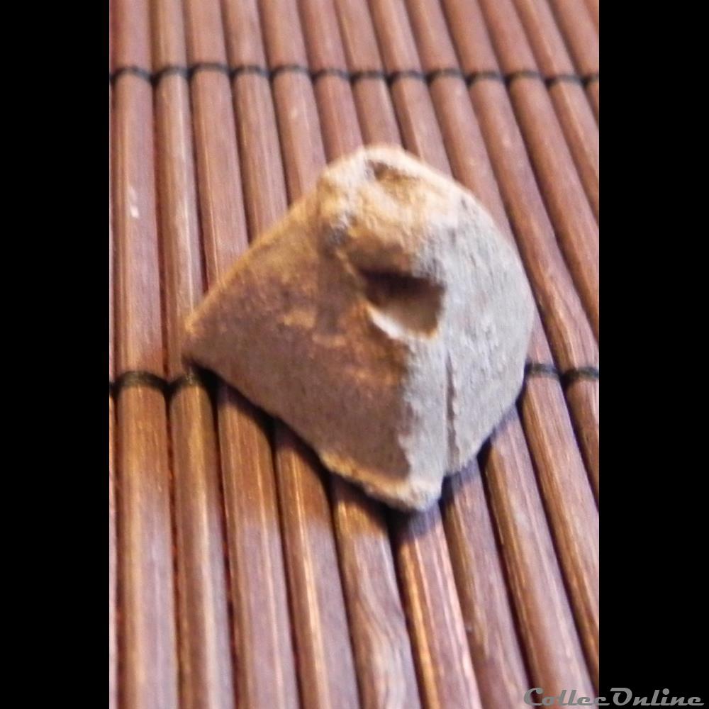 medievaux europe poids pyramidal a base carree