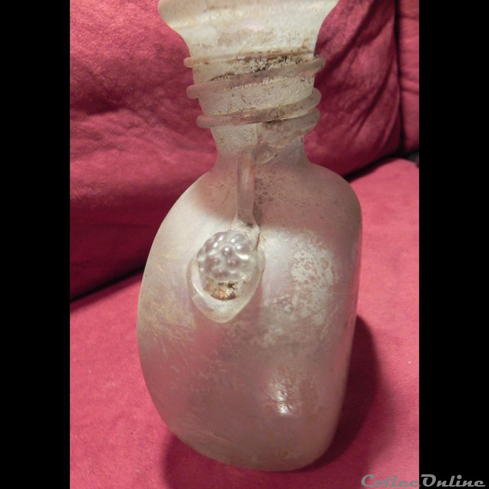 art antiquite archeologie europe petit vase verre blanc irise