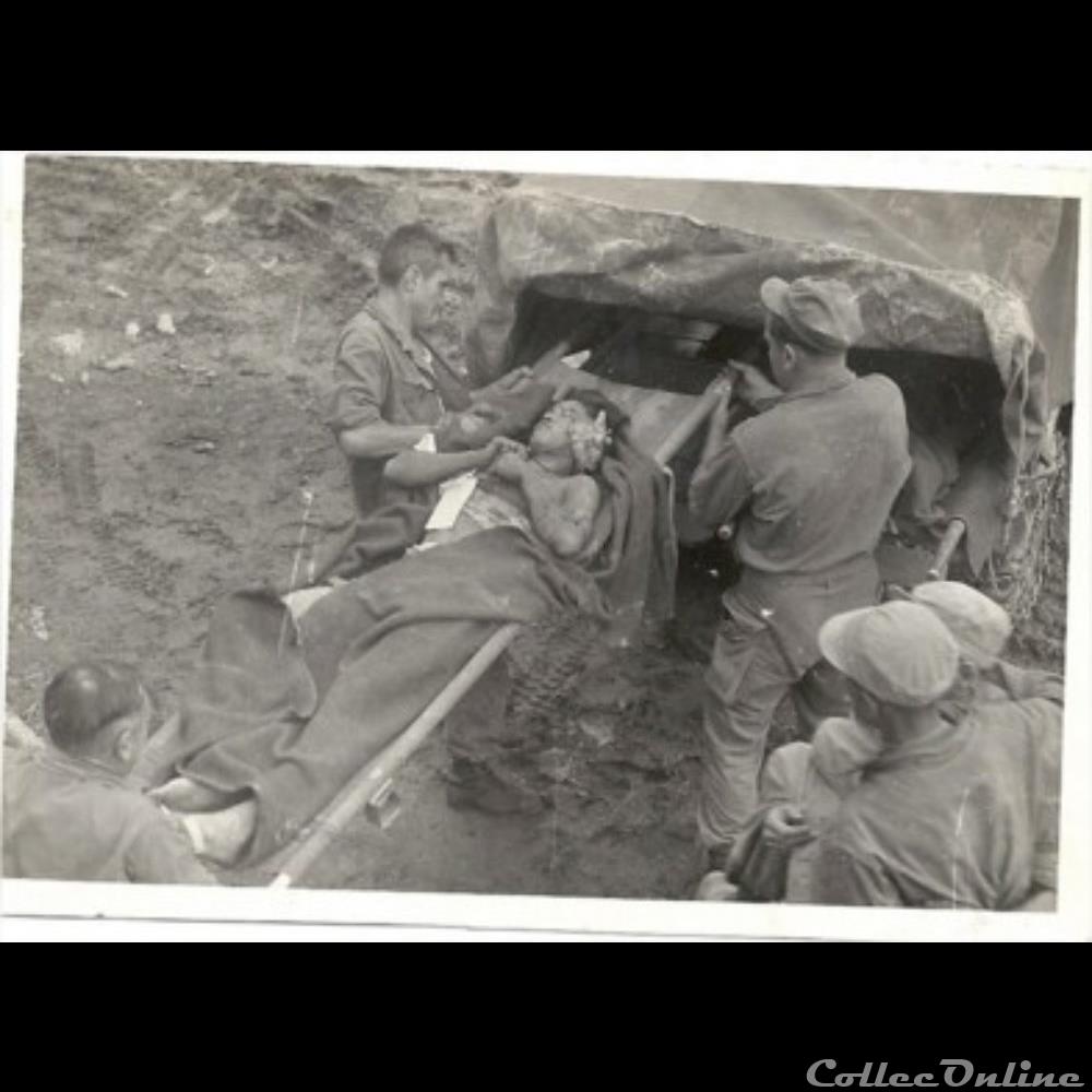 évacuation d'un blessé ROK (Republic of Korea) photographie poid opium europe evacuation un blesse rok republic of korea