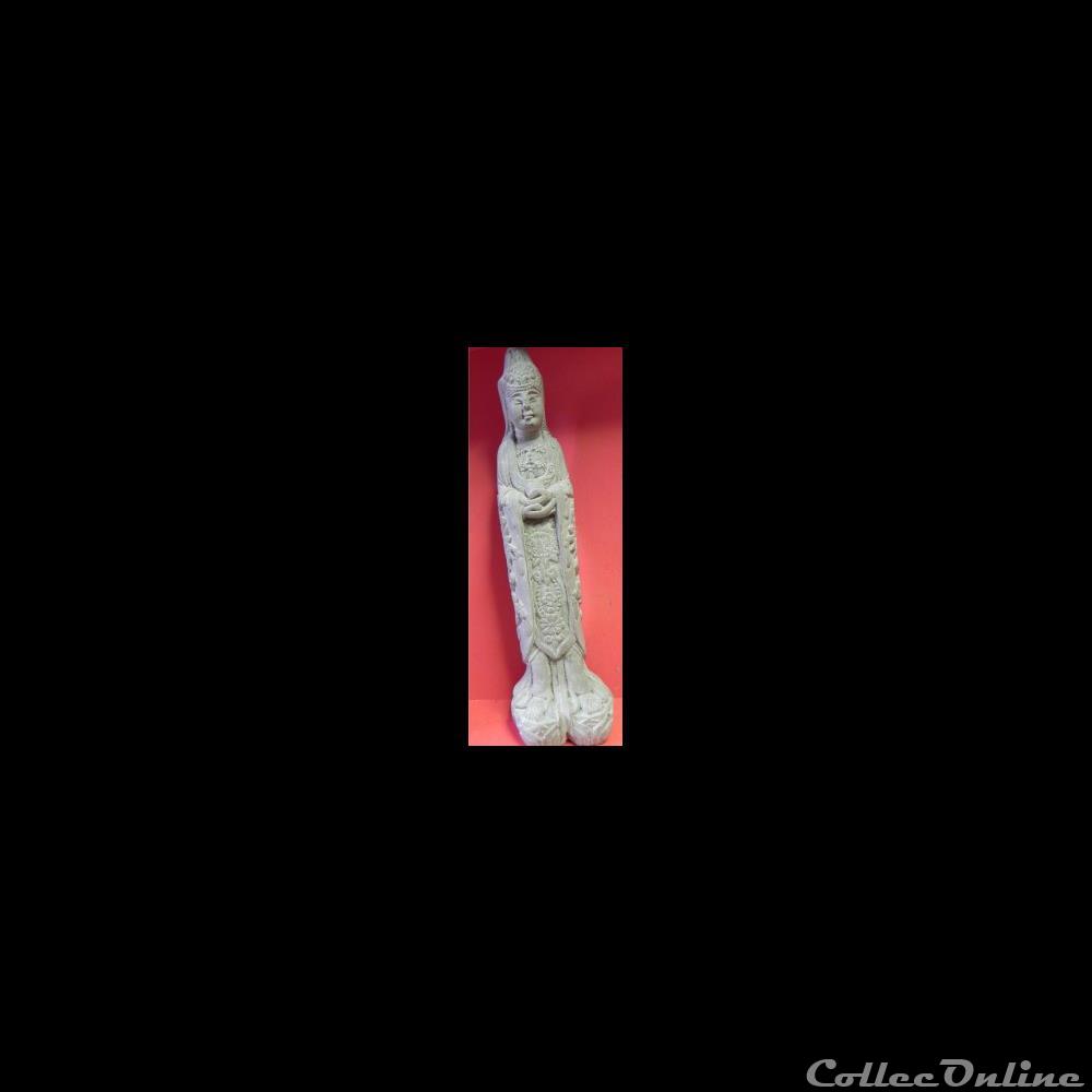 art antiquite asiatique bamoun dignitaire ou dame de cour en gres rose
