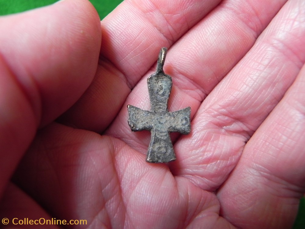 croix provenant du champs de bataille de Nicopolis art antiquite europe croix provenant du champs de bataille de nicopolis