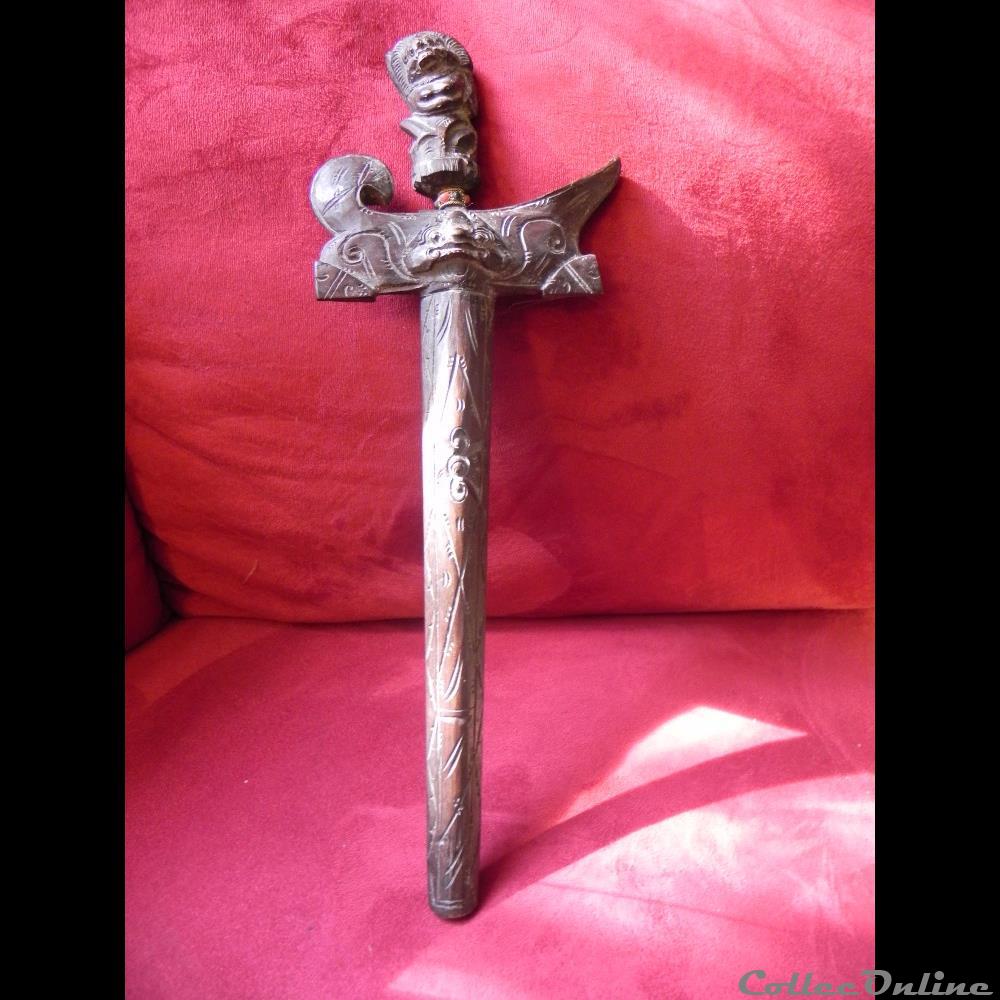 ancien couteau kriss damassé 5 militarium arme blanch mandat territoriaux ancien couteau kriss damasse