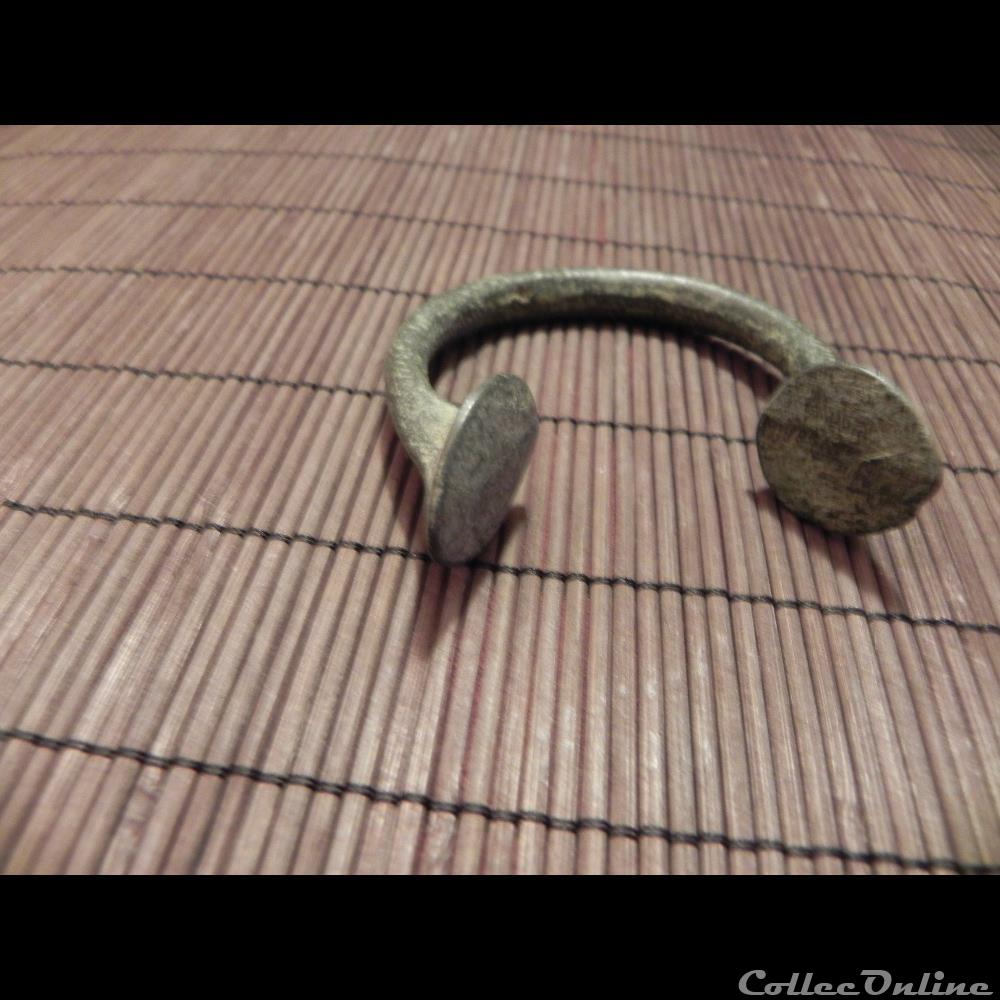 manille-monnaie de Birmingham zone Sahel .Manilla-bronze-slave-bracelet primitive gauloise manille monnaie de birmingham zone sahel manilla bronze slave bracelet