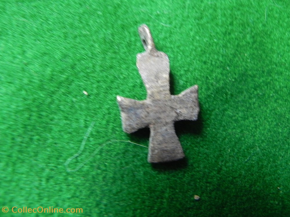 croix provenant du champs de bataille de Nicopolis art antiquite europe croix provenant du champs de bataille de nicopolis