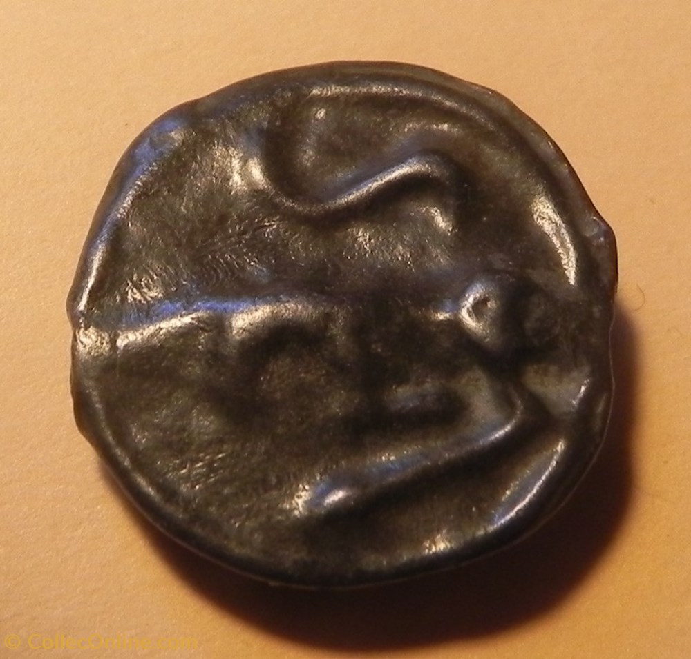 monnaies antiques celtes potin turons a la tete diabolique monnaie inspiration lunaire