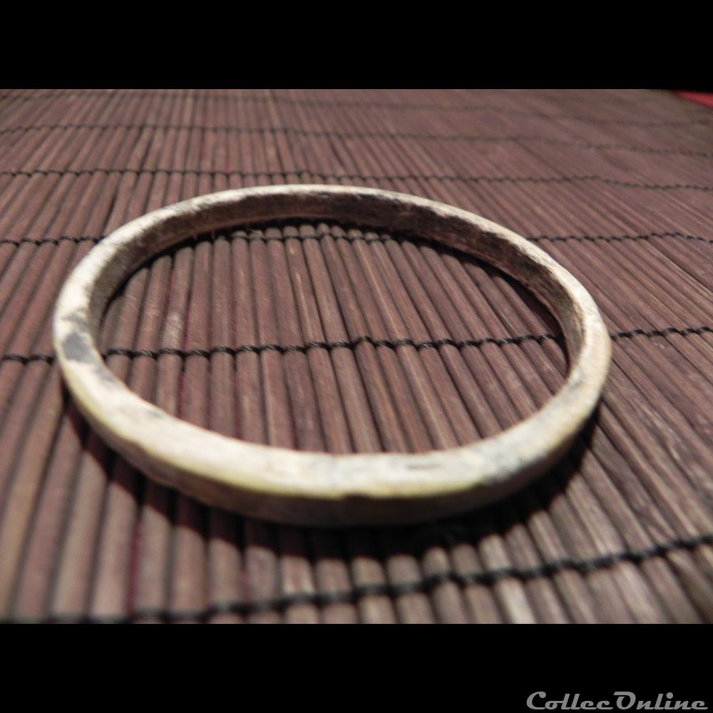 art antiquite archeologie europe bracelet verre