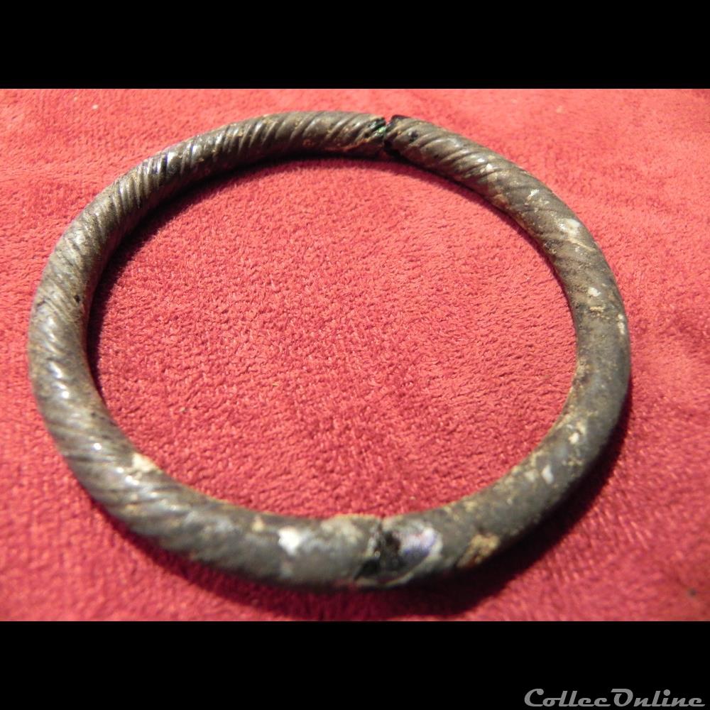 art antiquite archeologie europe bracelet verre torsade noir