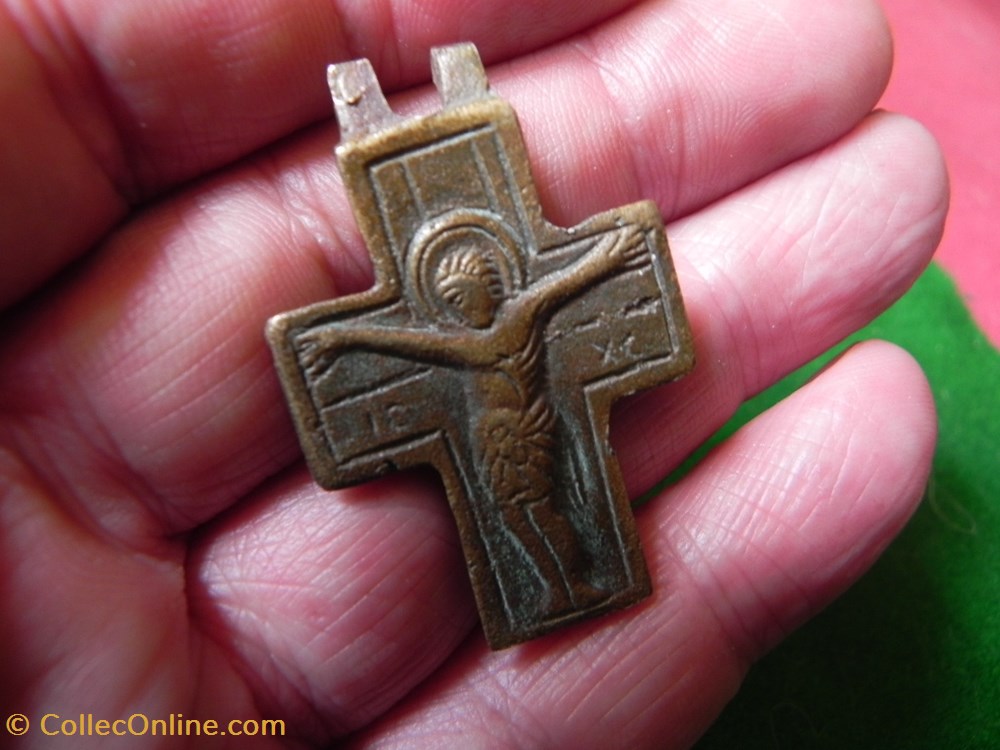 croix reliquaire provenant du champs de bataille de Nicopolis art antiquite europe croix reliquaire provenant du champs de bataille de nicopolis