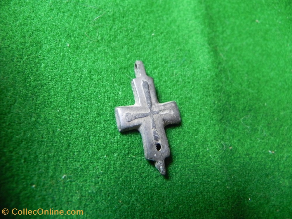 croix reliquaire provenant du champs de bataille de Nicopolis art antiquite europe croix reliquaire provenant du champs de bataille de nicopolis