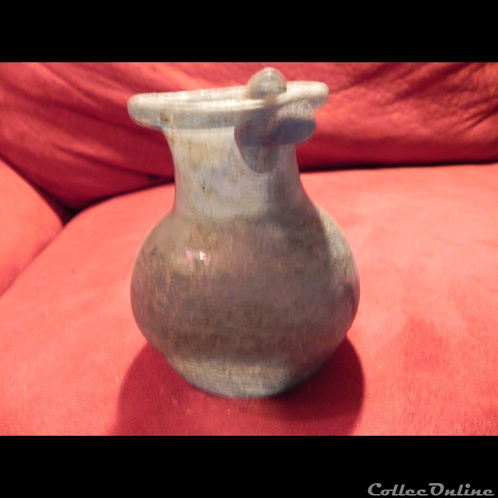 art antiquite archeologie europe petit vase verre bleu irise
