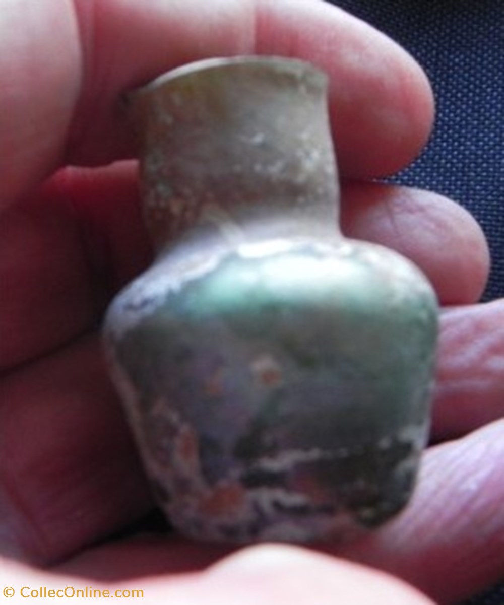 Romain - Petit vase à onguent en verre irisé - IIème-IVème siècle art antiquites verrerie romain petit vase a onguent en verre irise iieme iveme siecle