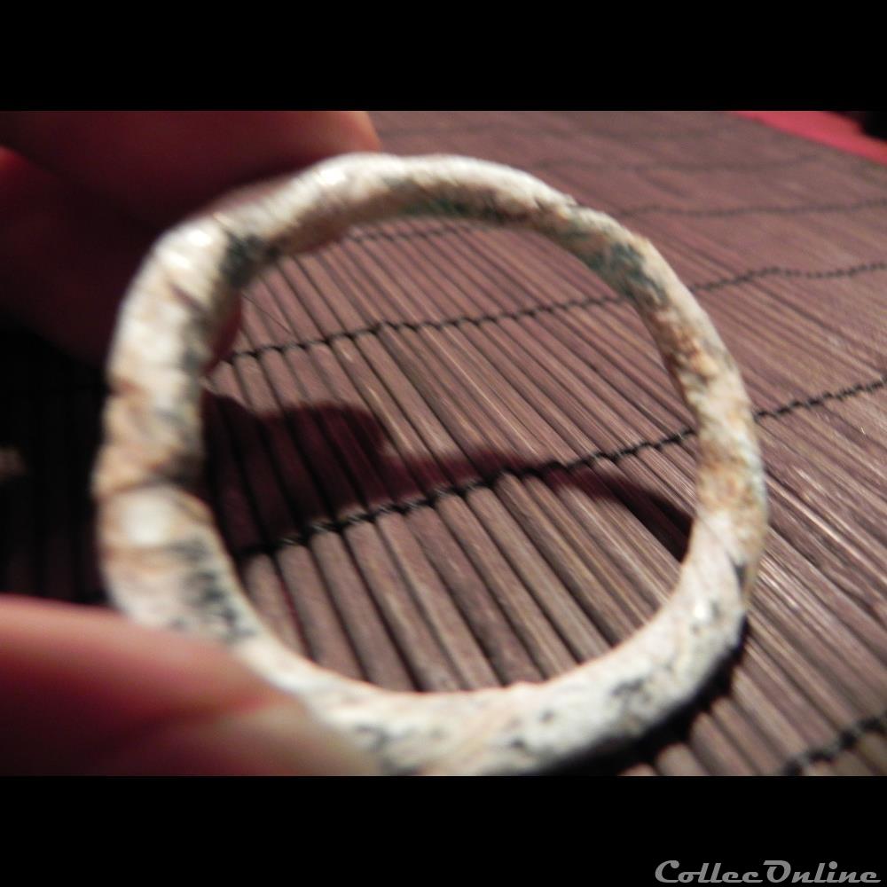 art antiquite archeologie europe bracelet verre vert