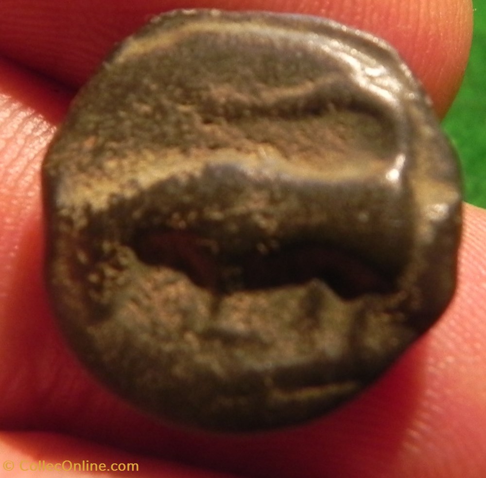 potin Turons à la tête diabolique. variété 2 pattes arrières monnaie d'inspiration lunaire monnaies antiques celtes potin turons a la tete diabolique variete 2 pattes arrieres monnaie inspiration lunaire
