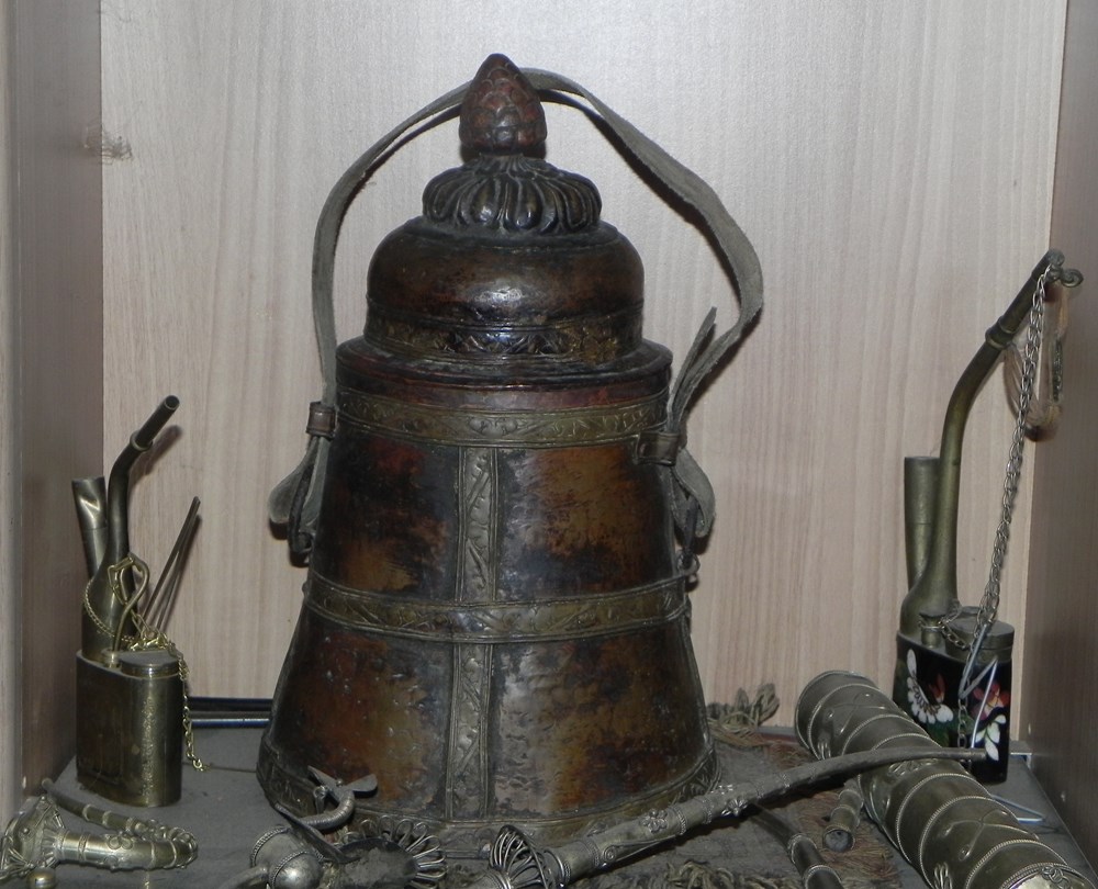 pot à Tsampa (farine d'orge grillée) divers cabinet de curiosites pot a tsampa farine orge grillee