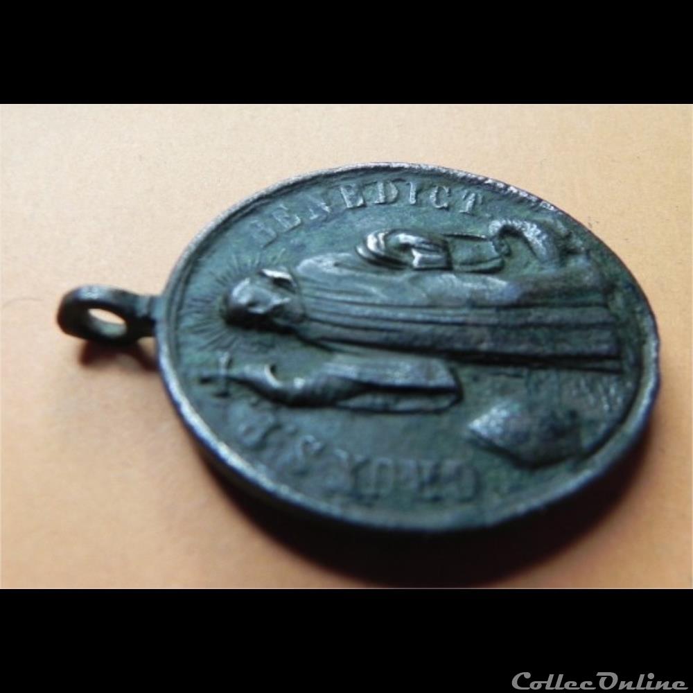 patrimoine religieux objet culte medaille de saint benoit fin 16 eme