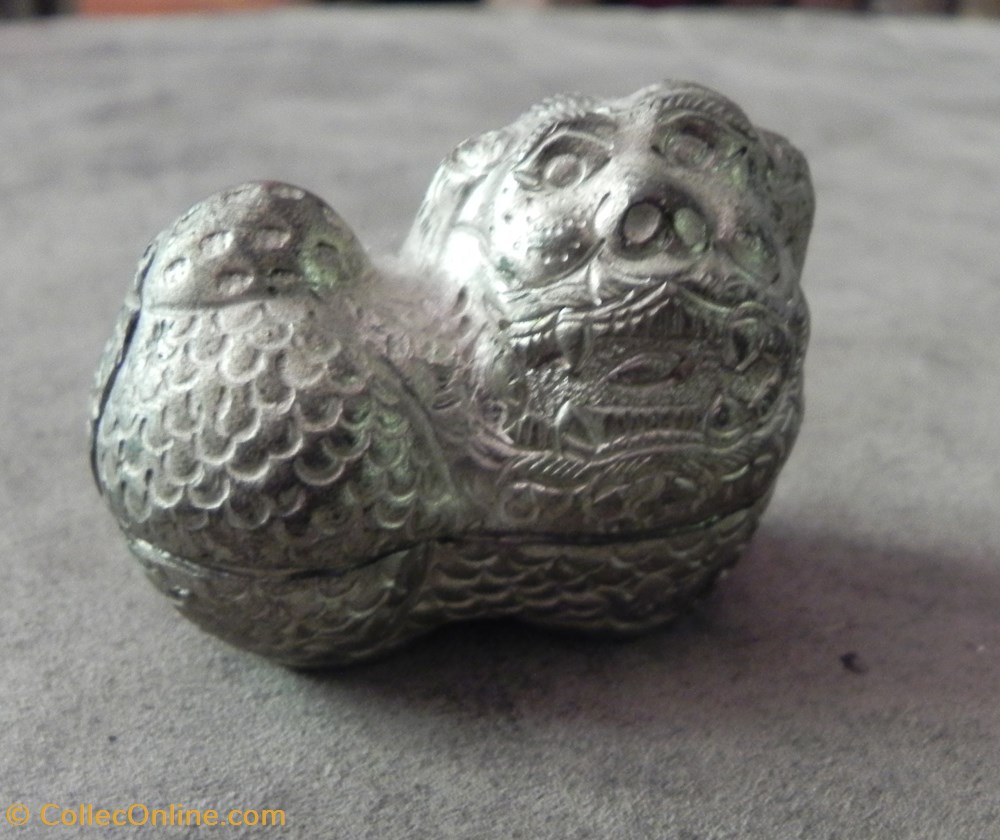 art antiquites oriental petite boite argent tibet chien fo