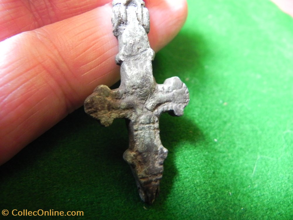 croix reliquaire provenant du champs de bataille de Nicopolis art antiquite europe croix reliquaire provenant du champs de bataille de nicopolis
