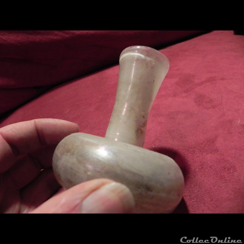 art antiquite archeologie europe petit vase verre blanc irise