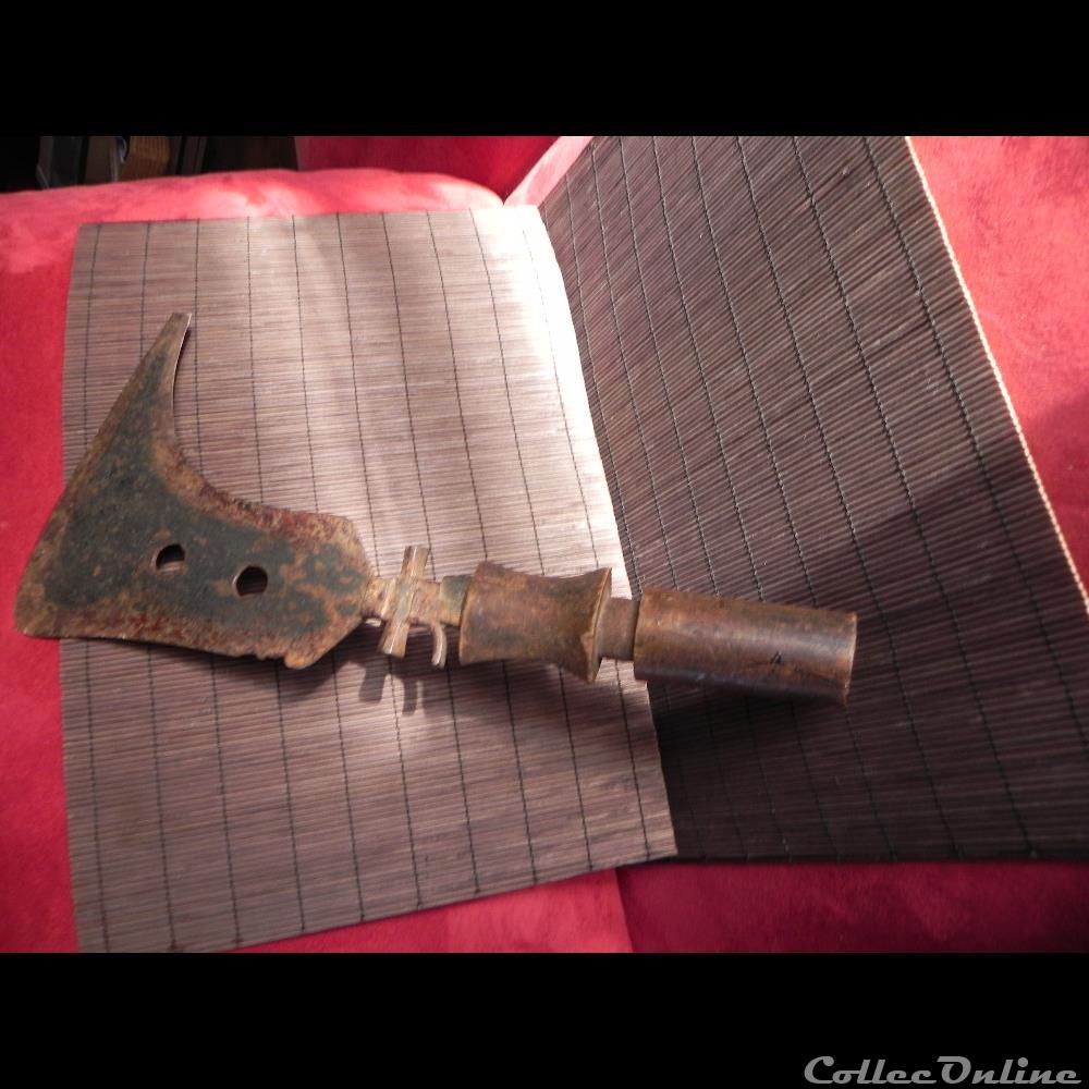 pré-monnaies de fer arme de jet "épée faucille" Mangbetu" R. du Congo 4 primitive afrique pre monnaies de fer arme de jet epee faucille mangbetu r du congo