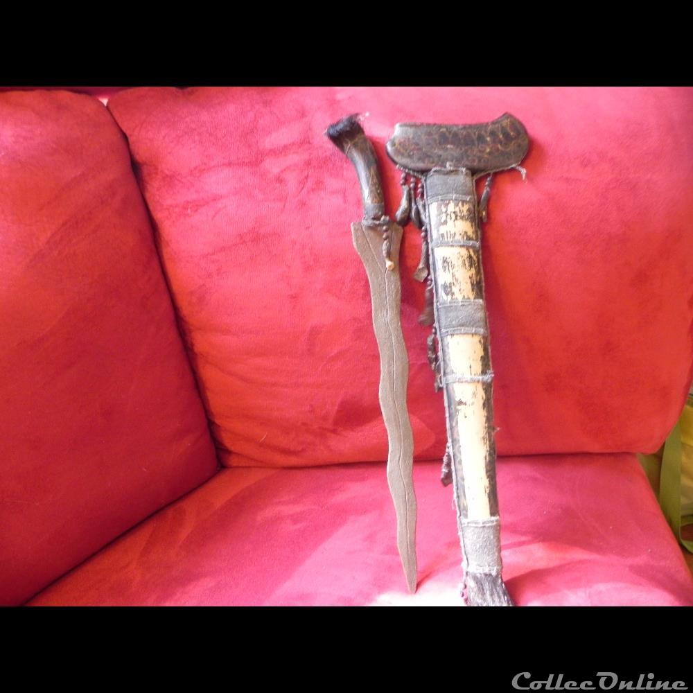 ancien couteau kriss damassé 3 militarium arme blanch mandat territoriaux ancien couteau kriss damasse