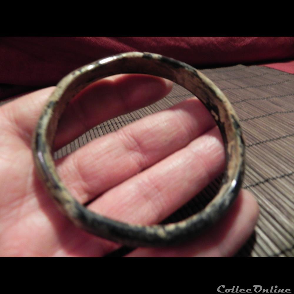 art antiquite archeologie europe bracelet verre vert fonce