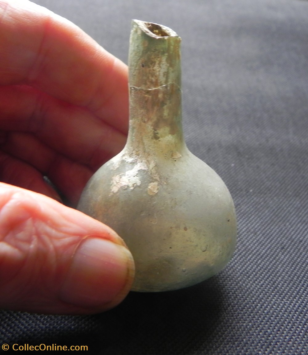 Romain - Petit vase à onguent en verre irisé - IIème-IVème siècle art antiquites verrerie romain petit vase a onguent en verre irise iieme iveme siecle