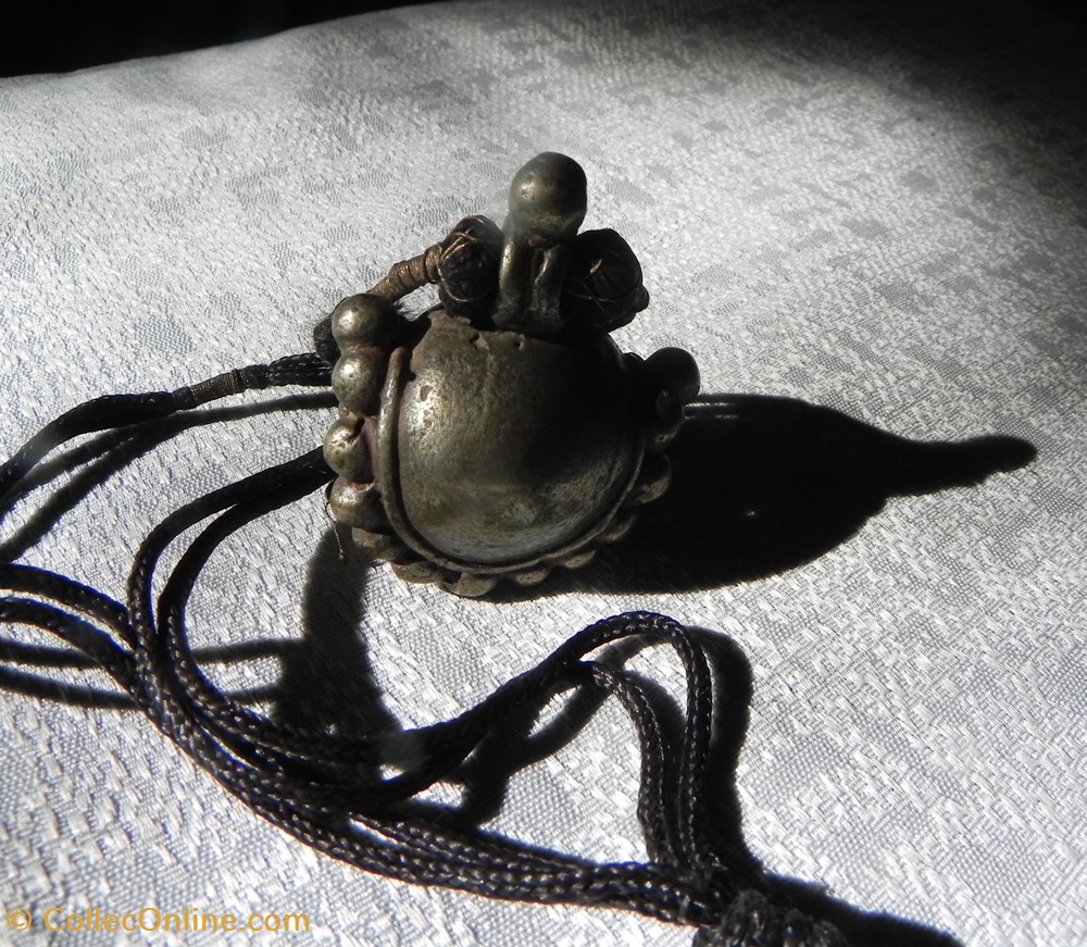 art antiquites oriental collier grelot bouddha