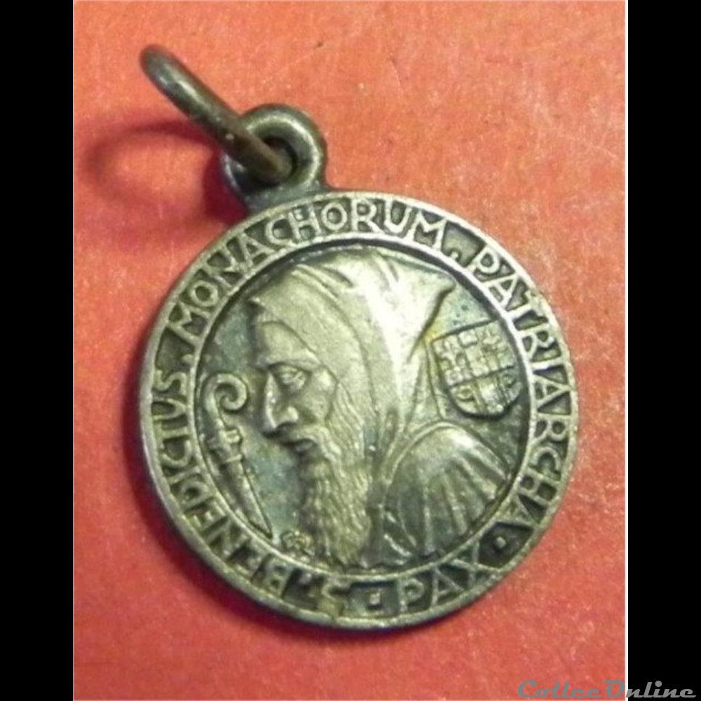 religieuse mandat territoriaux medaille de saint benoit