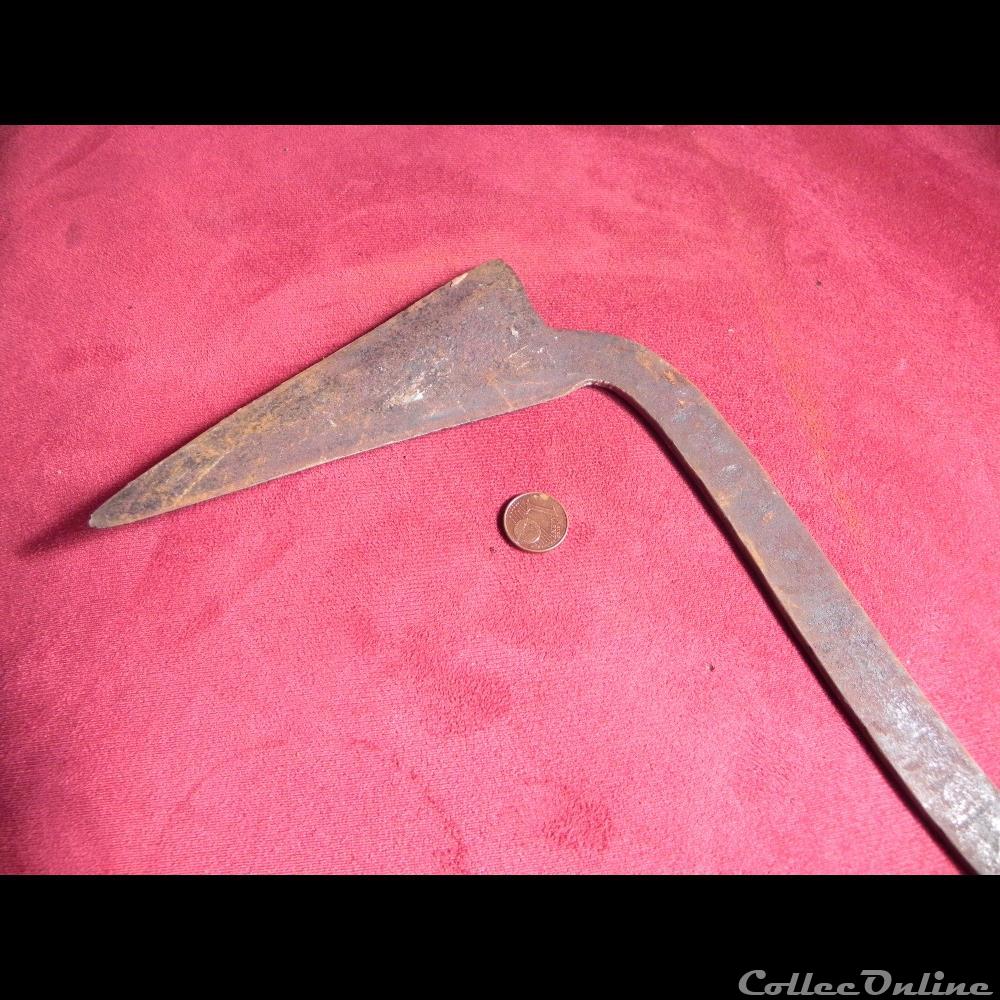 pré-monnaies de fer arme de jet "épée faucille" primitive romaine pre monnaies de fer arme de jet epee faucille