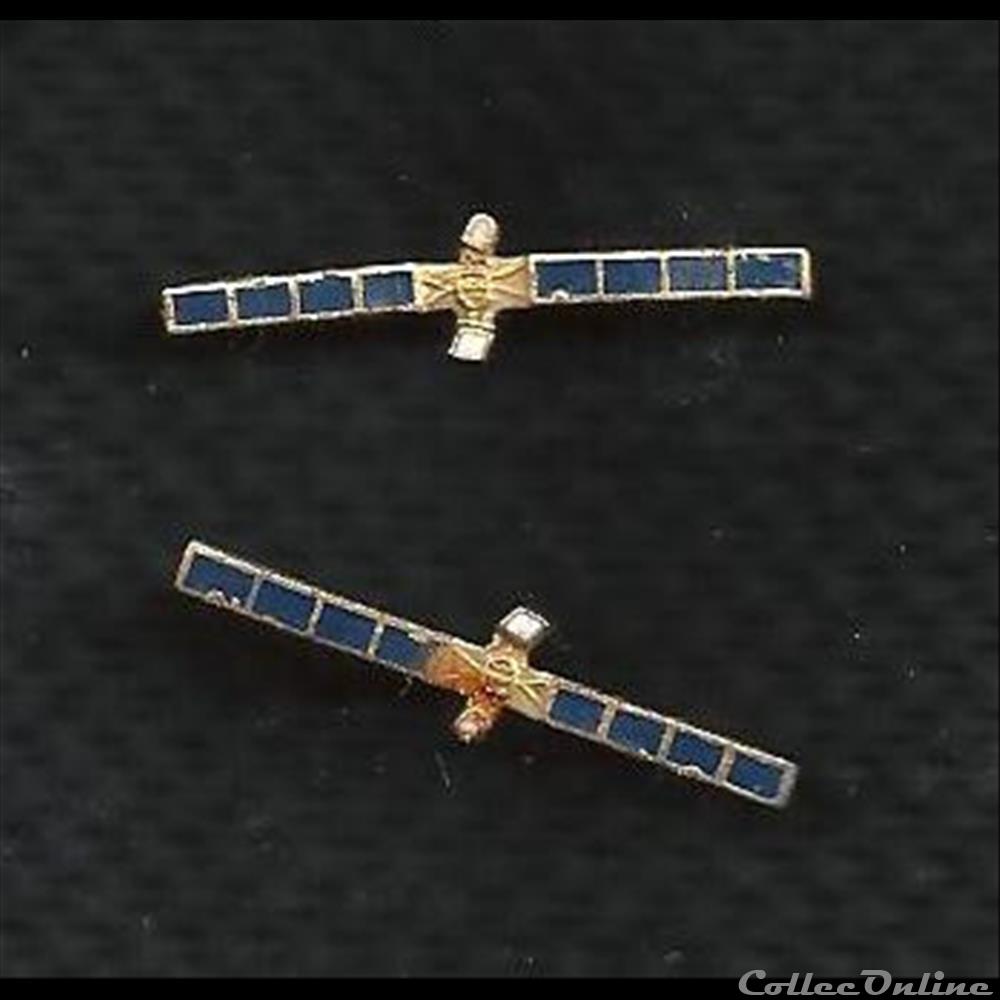 pin's satellite pin arme blanch mandat territoriaux pis satellite