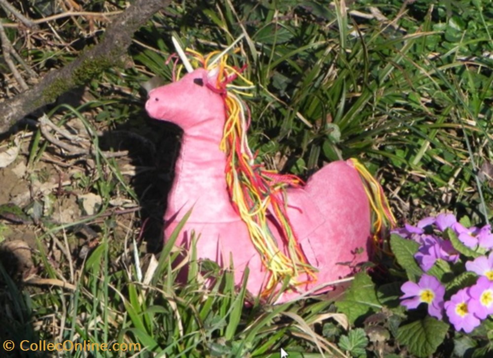 Sculpture zoomorphe licorne en tissu d'ameublement 2 art antiquites sculptures tissus sculpture zoomorphe licorne en tissu ameublement