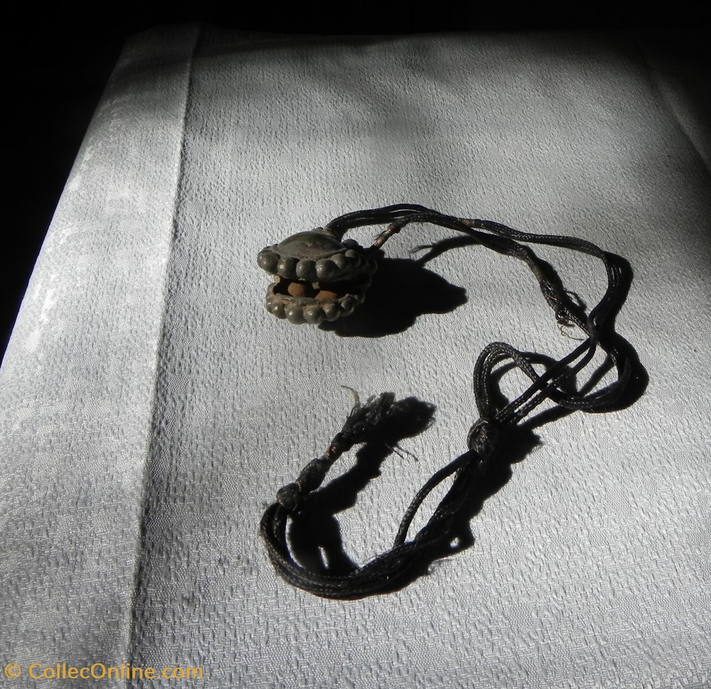 art antiquites oriental collier grelot bouddha