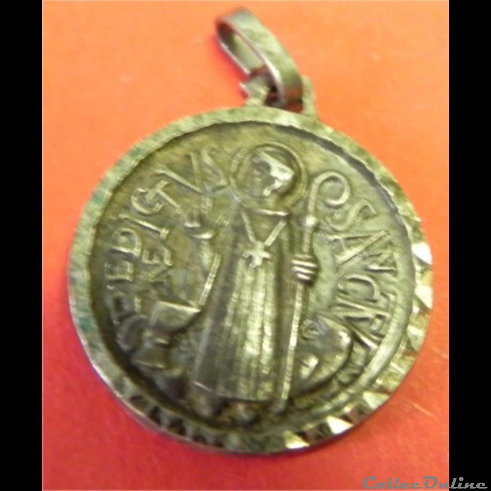 religieuse mandat territoriaux medaille de saint benoit