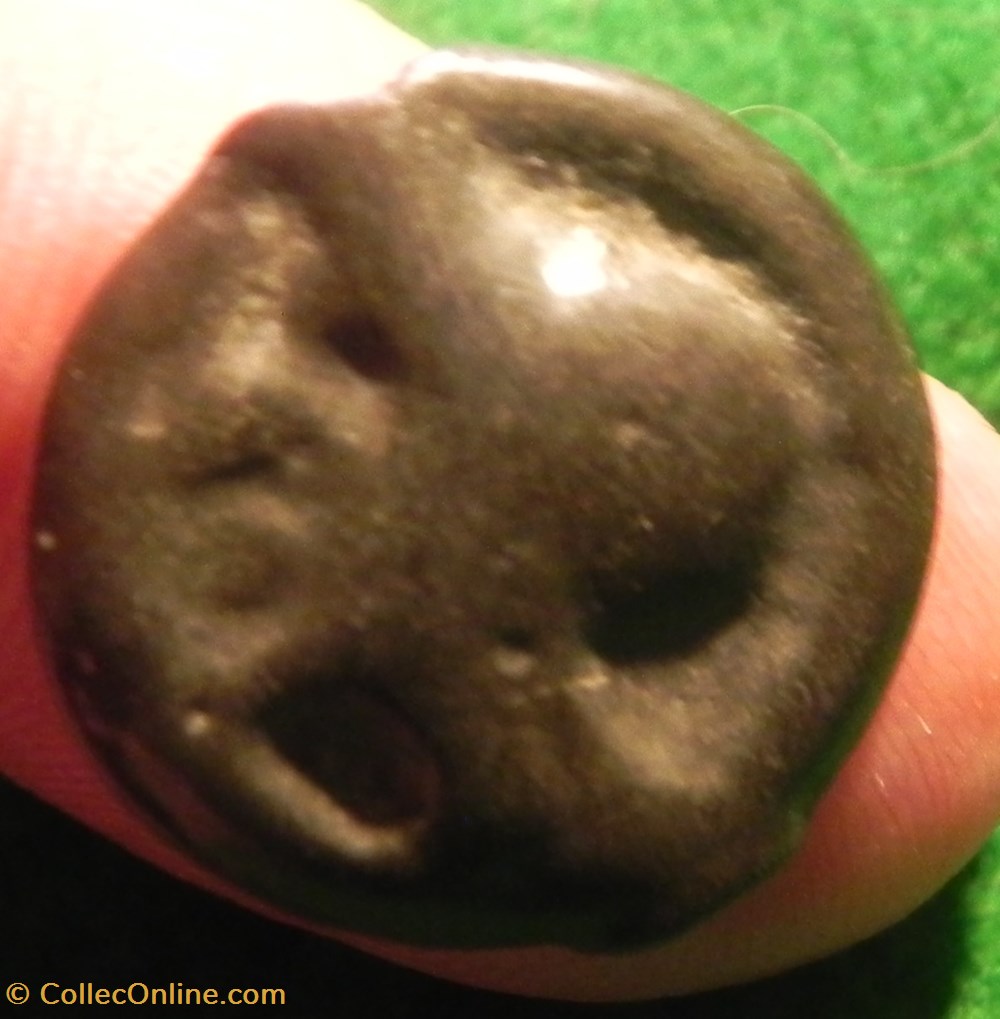 monnaies antiques celtes potin turons a la tete diabolique taureau cornupete chargeant a droite monnaie inspiration lunaire