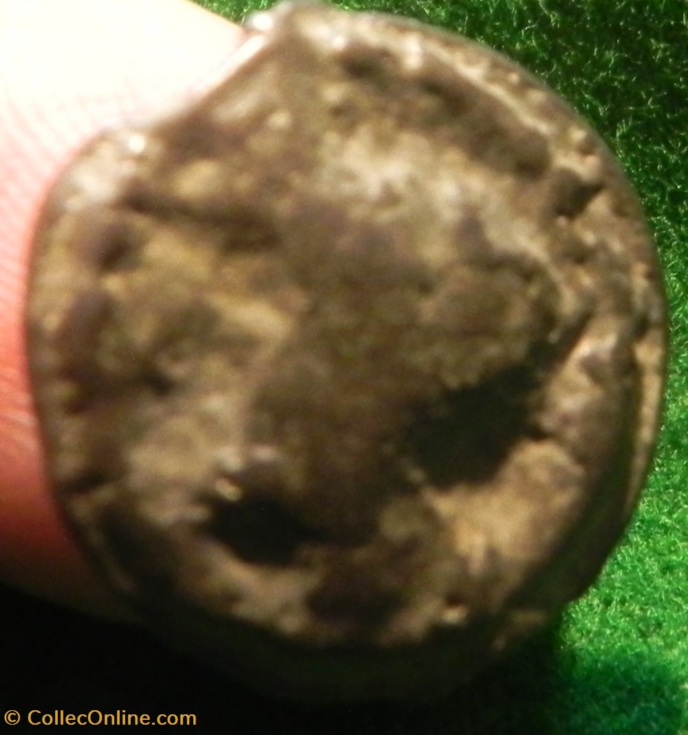 monnaies antiques celtes potin turons a la tete diabolique taureau cornupete chargeant a droite monnaie inspiration lunaire