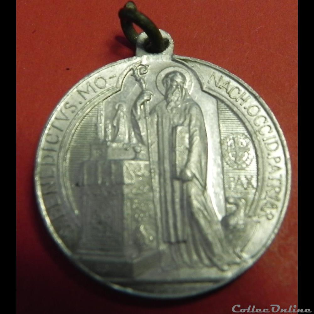 religieuse mandat territoriaux la medaille de saint benoit 20 eme s