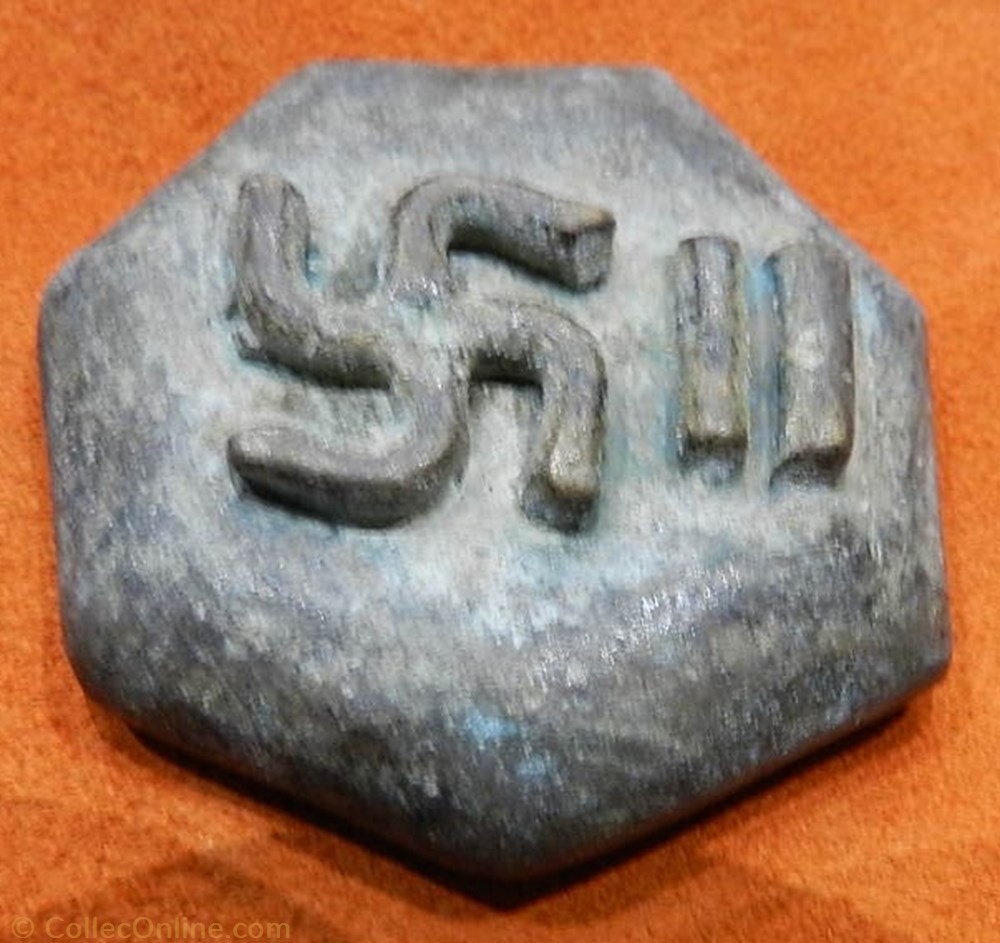 poids a or heptagonal au motif svastika