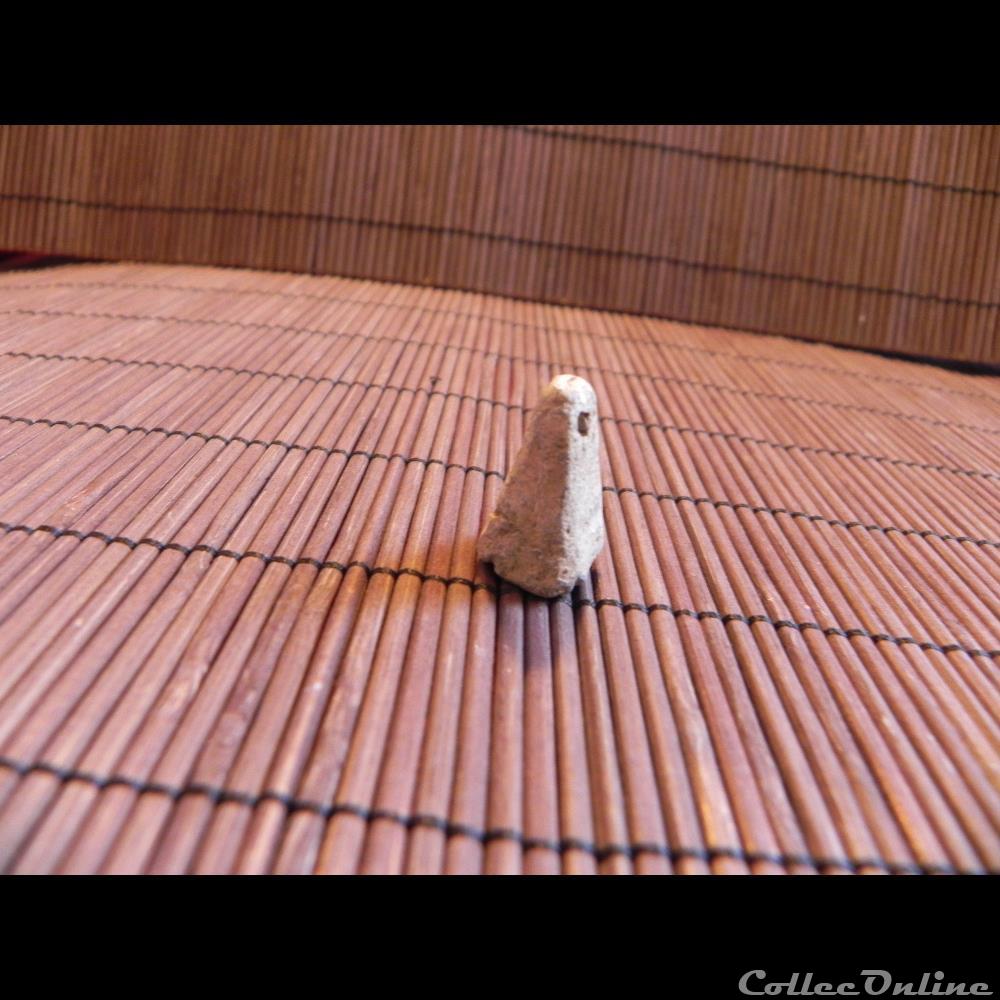 medievaux europe poids pyramidal a base carree