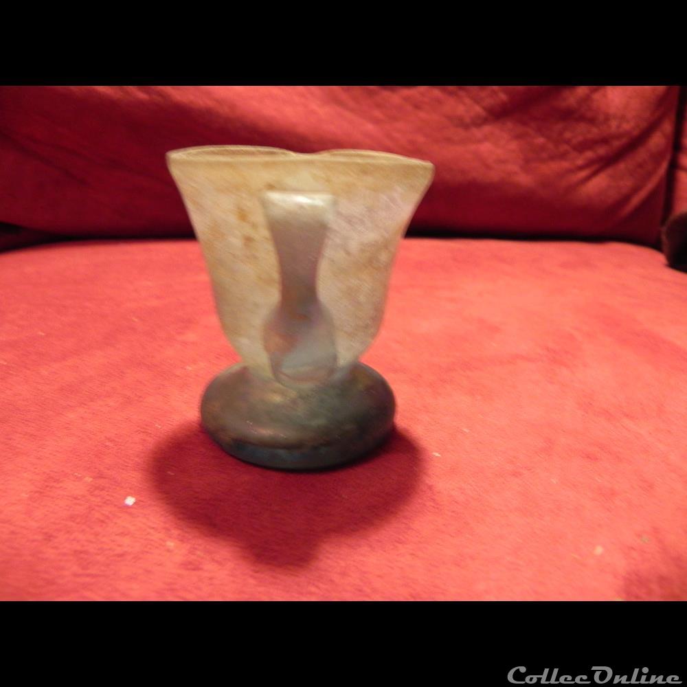 art antiquite archeologie europe petit vase verre blanc irise