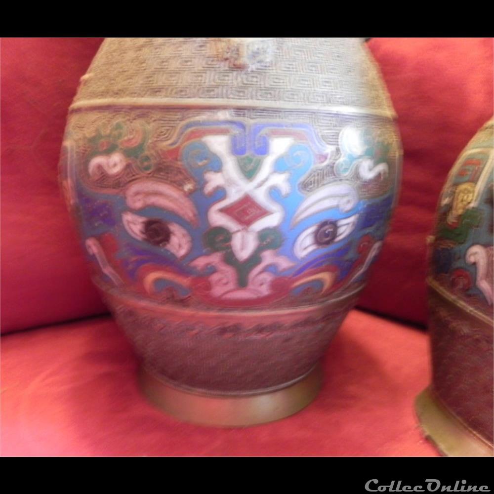 paire de vases de bronze en émail cloisonné 3 art antiquite asiatique yorouba paire de vases de bronze en email cloisonne