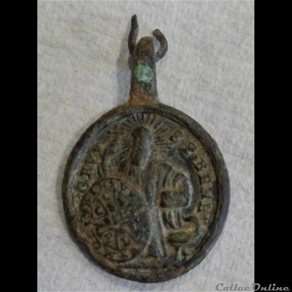 MÉDAILLE DE ST BENOÎT ET ND DE MONTSERRAT patrimoine religieux objet culte medaille de st benoit et nd de montserrat