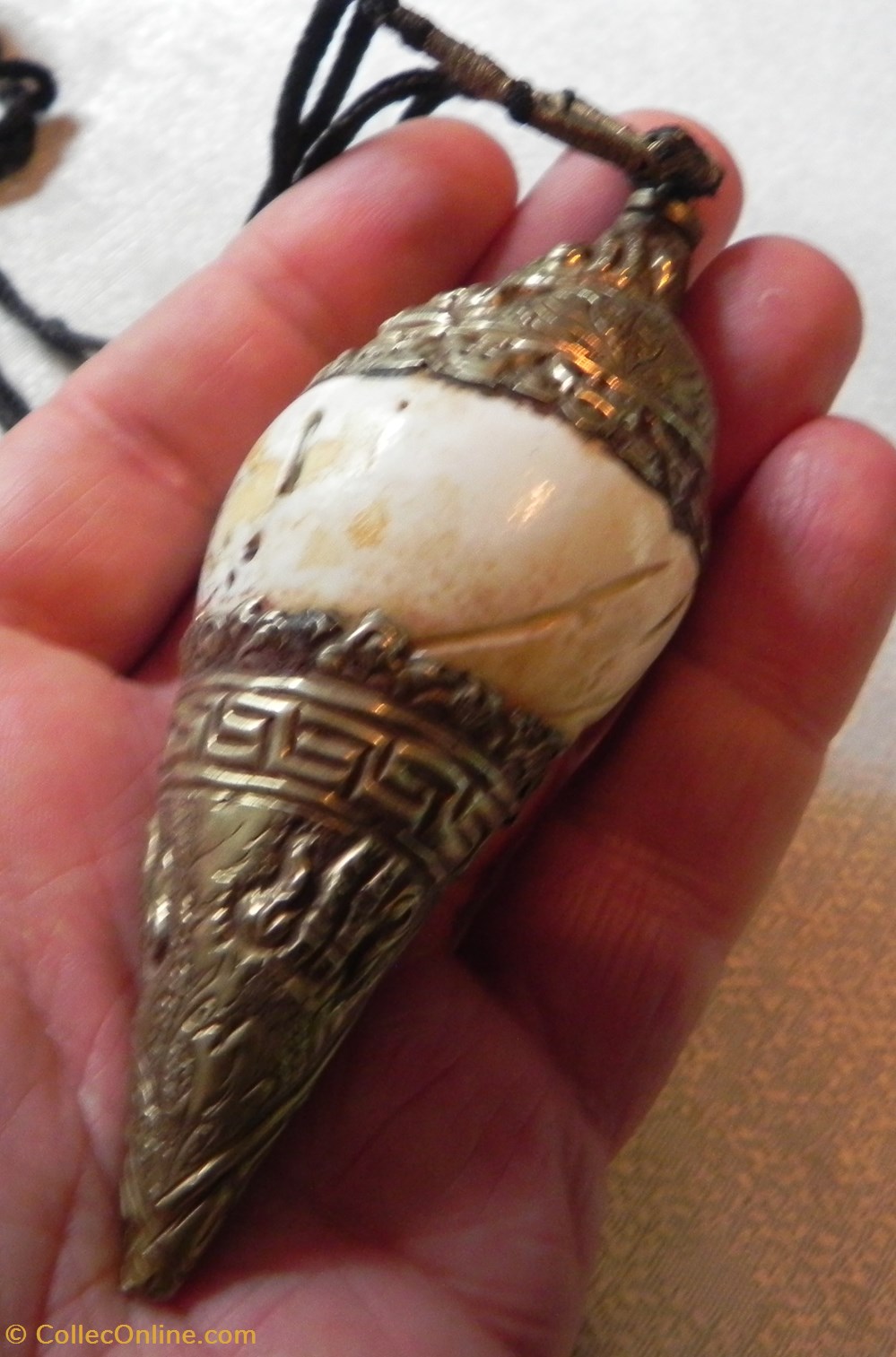 Collier Bouddhiste Pendentif Conque art antiquites oriental collier bouddhiste pendentif conque